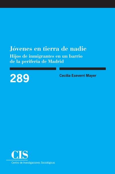 Jóvenes en tierra de nadie hijos de inmigrantes en un barrio de la periferia de Madrid